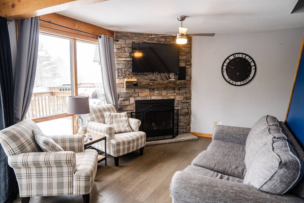 Photo of Livingroom in Gravenhurst