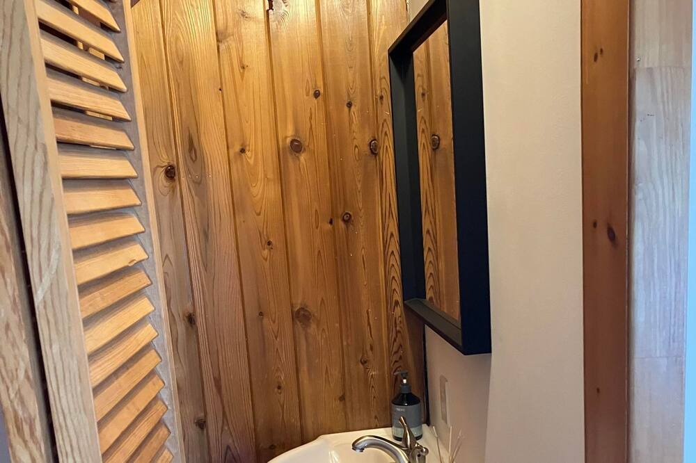 Photo of Bathroom in Notre-Dame-de-la-Merci