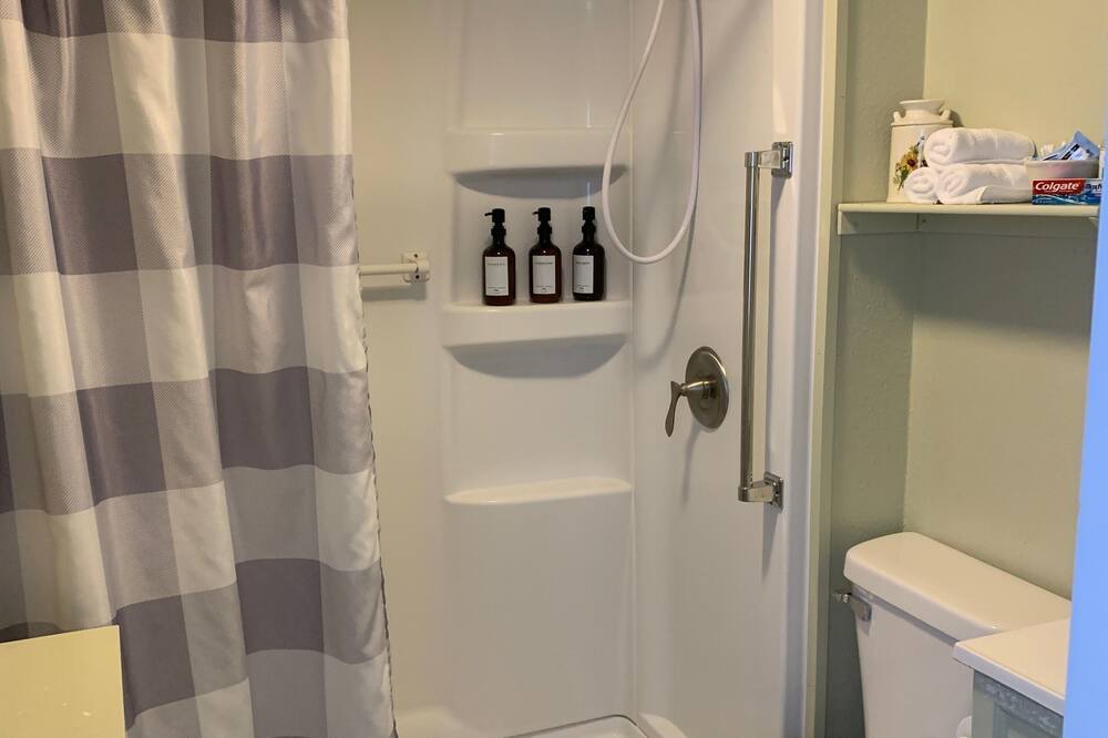 Photo of Bathroom in Benkelman