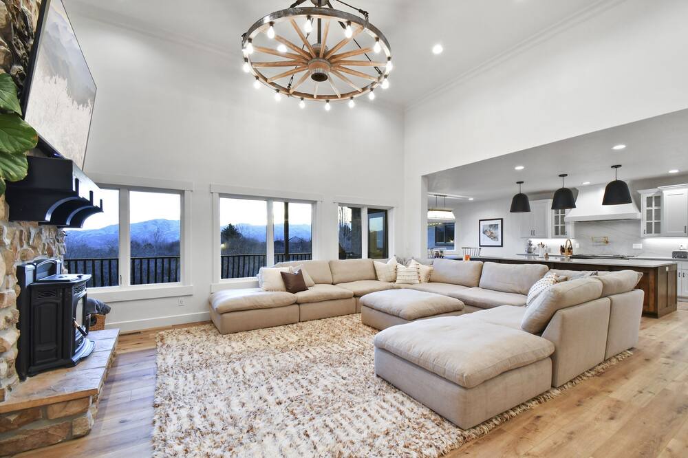 Photo of Livingroom in Lake Creek Estates