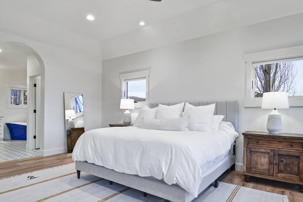 Photo of Bedroom in Lake Creek Estates