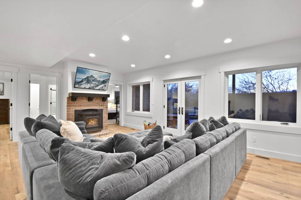Photo of Livingroom in Lake Creek Estates