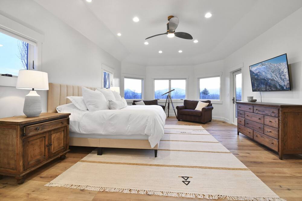 Photo of Bedroom in Lake Creek Estates