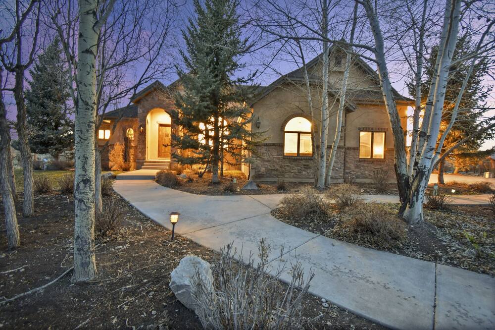Photo of Outdoor in Lake Creek Estates
