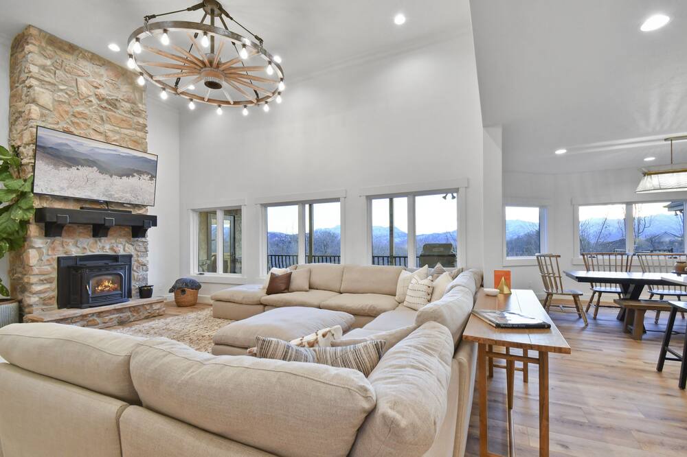 Photo of Livingroom in Lake Creek Estates