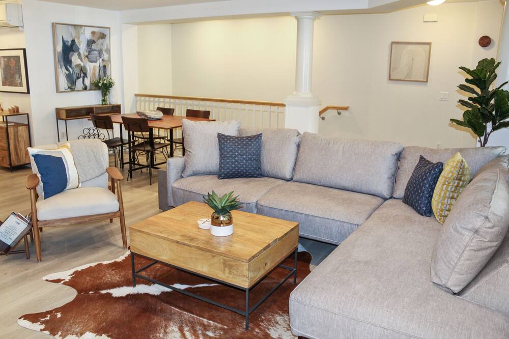Photo of Livingroom in Old Ballard