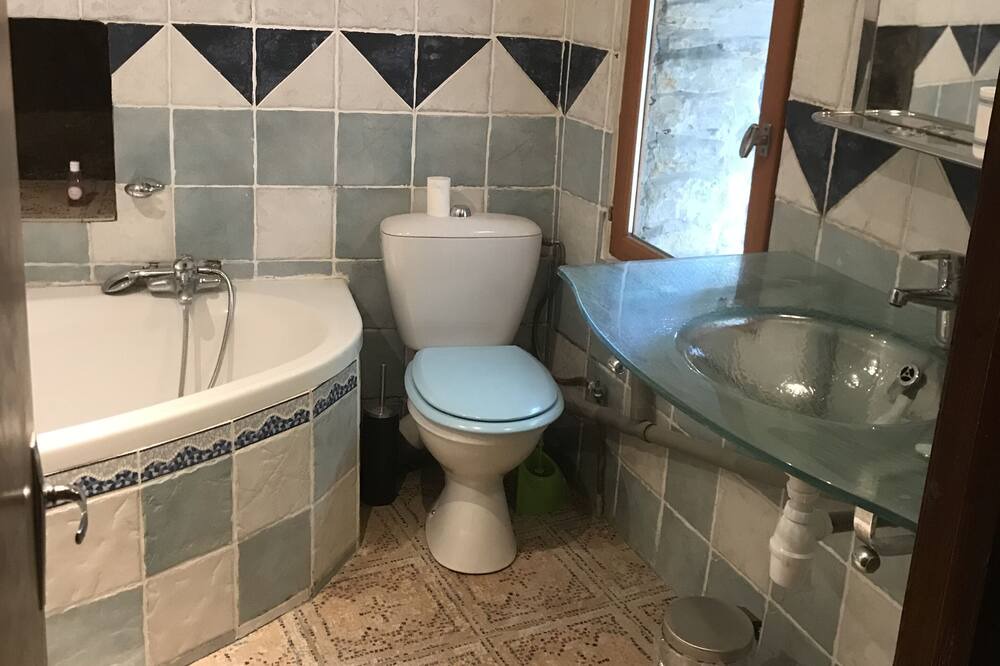 Photo of Bathroom in Feneyrols