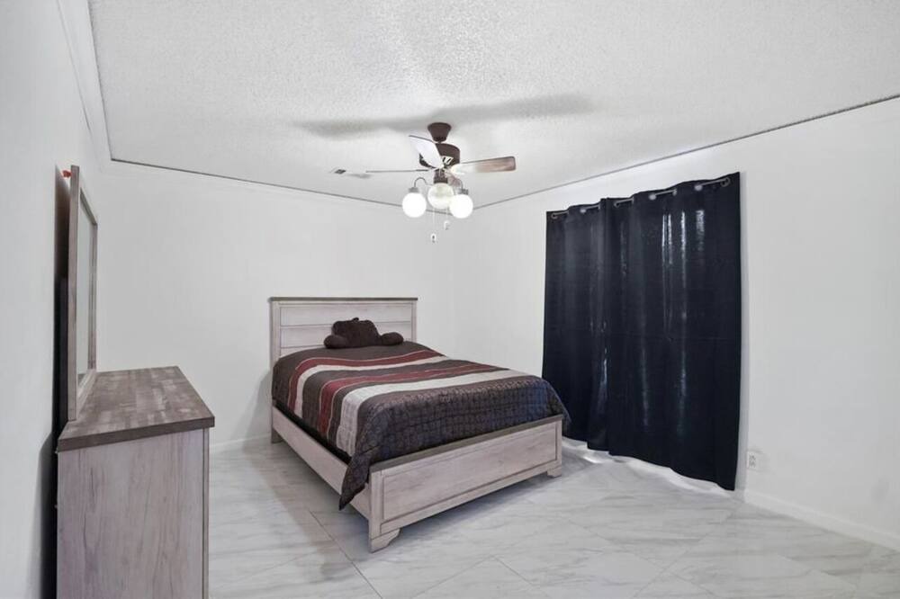 Photo of Bedroom in Lakeview  Jefferson County