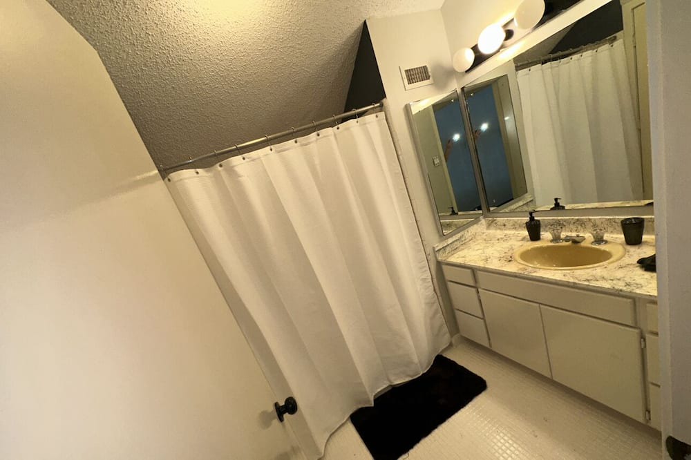 Photo of Bathroom in Lakeview  Jefferson County