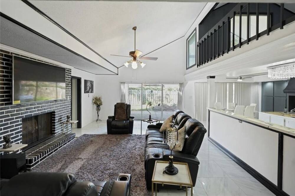 Photo of Livingroom in Lakeview  Jefferson County