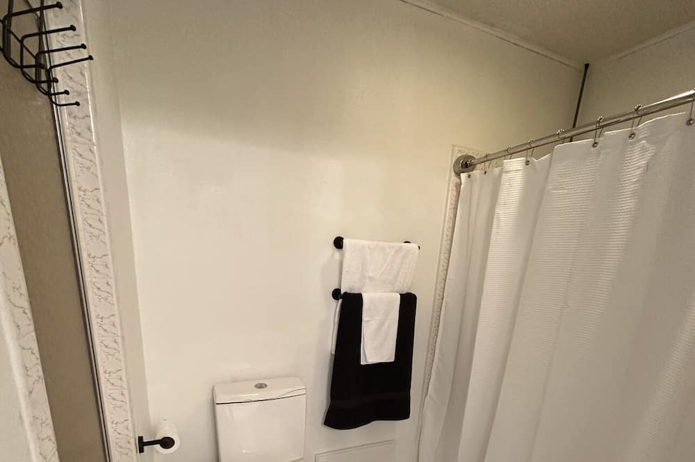 Photo of Bathroom in Lakeview  Jefferson County