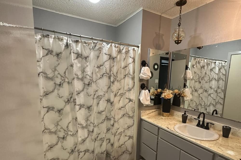 Photo of Bathroom in Lakeview  Jefferson County