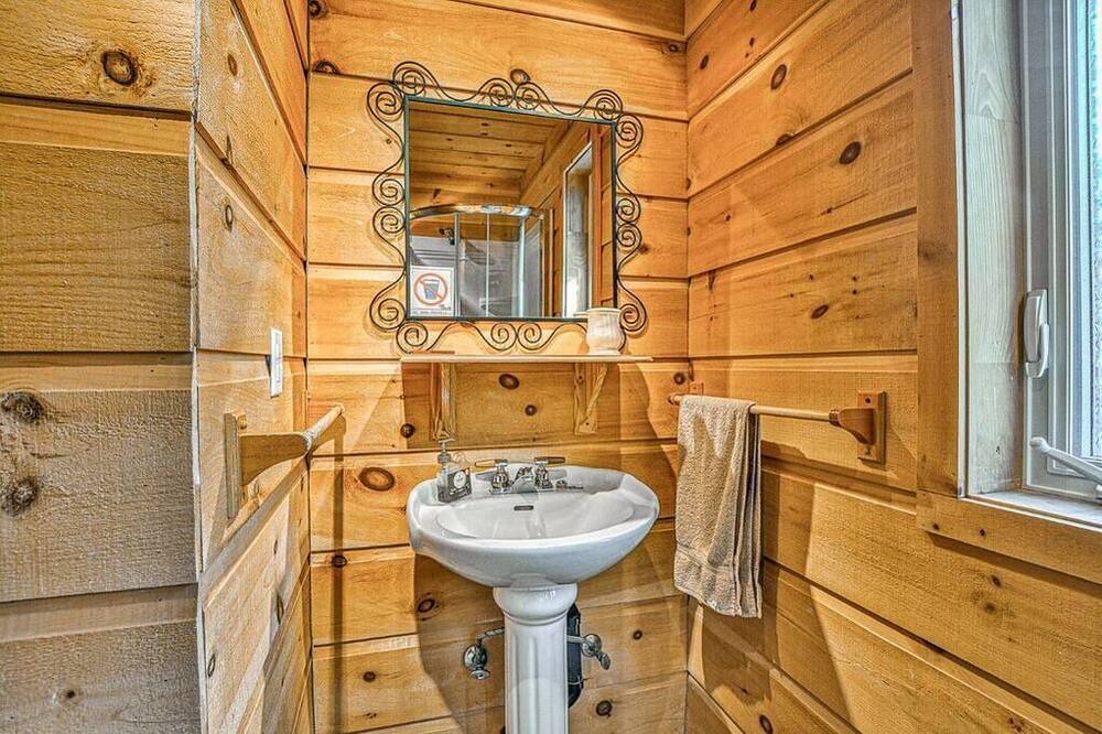Photo of Bathroom in Notre-Dame-de-la-Merci
