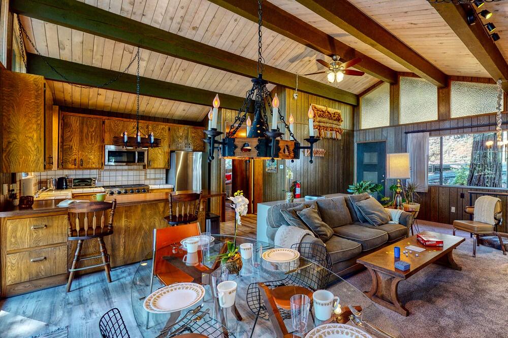 Photo of Livingroom in Crestline