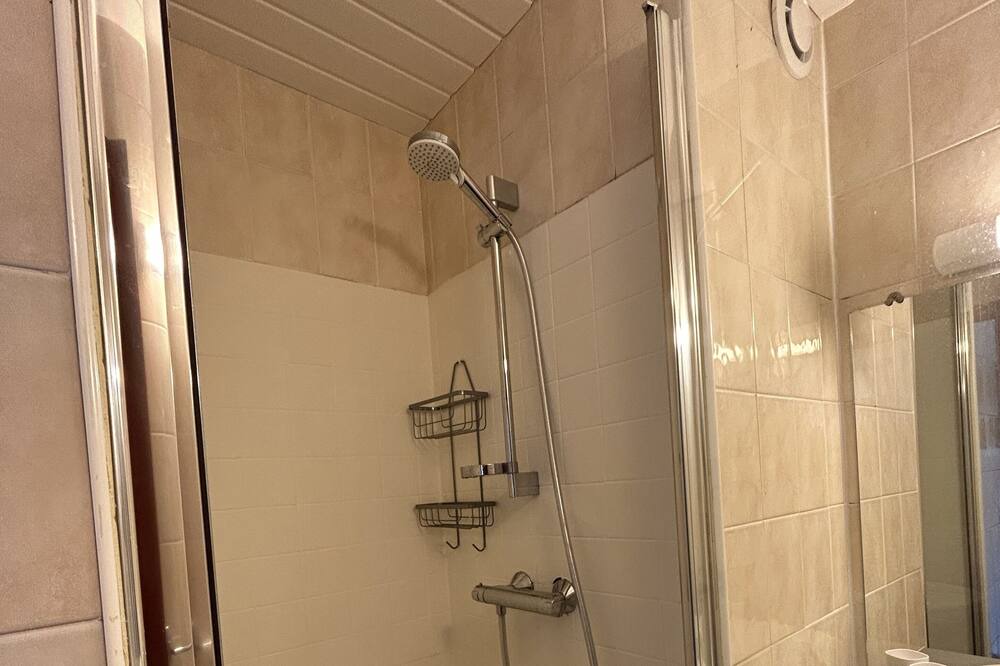 Photo of Bathroom in Souraide