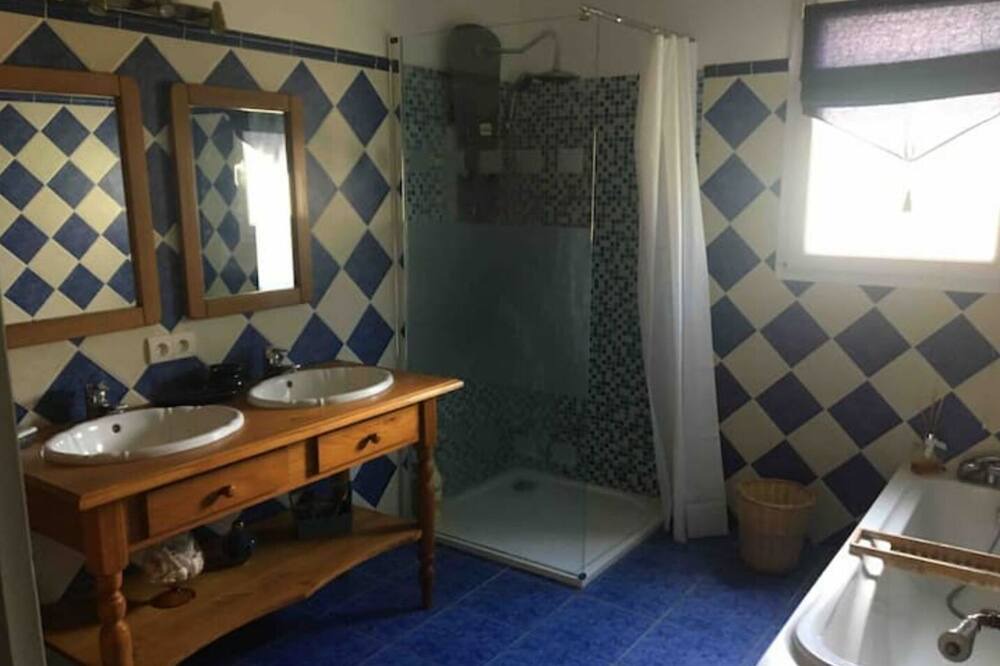 Photo of Bathroom in Chaillevette