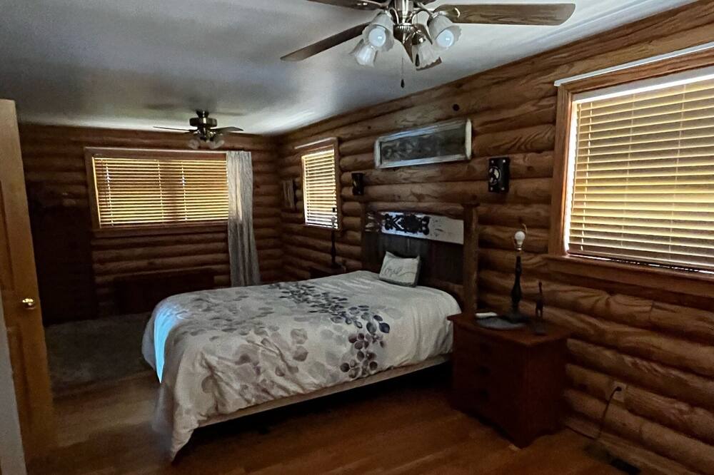 Photo of Bedroom in Cherokee Village
