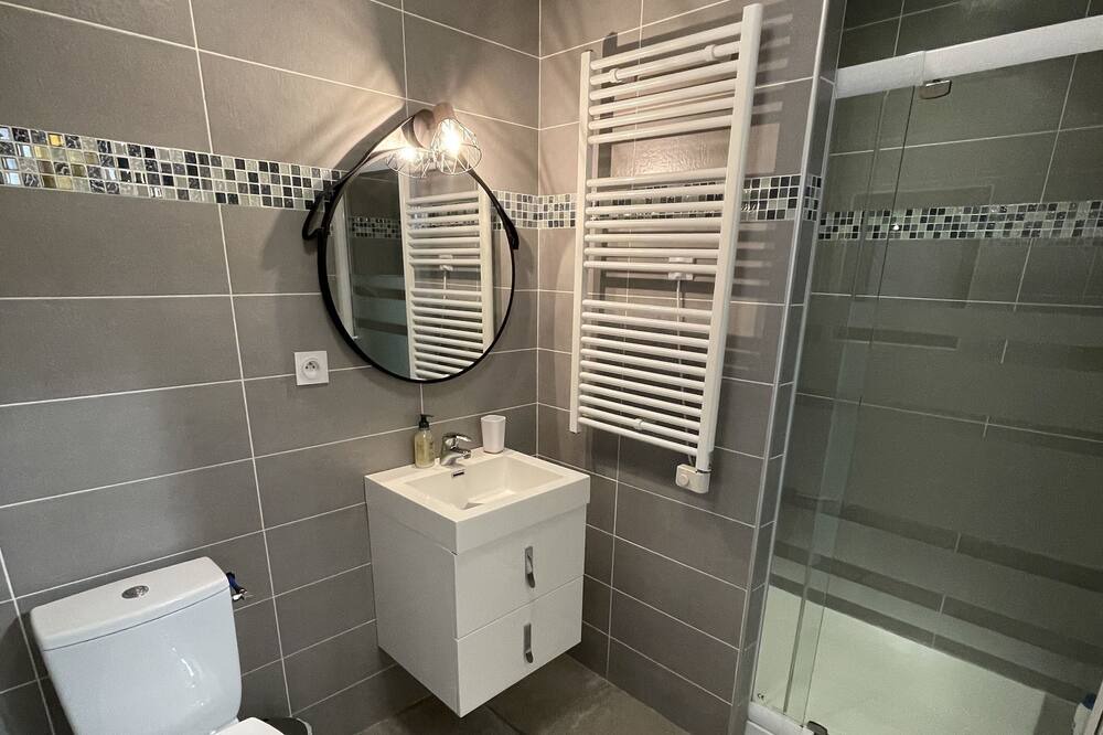 Photo of Bathroom in Louey