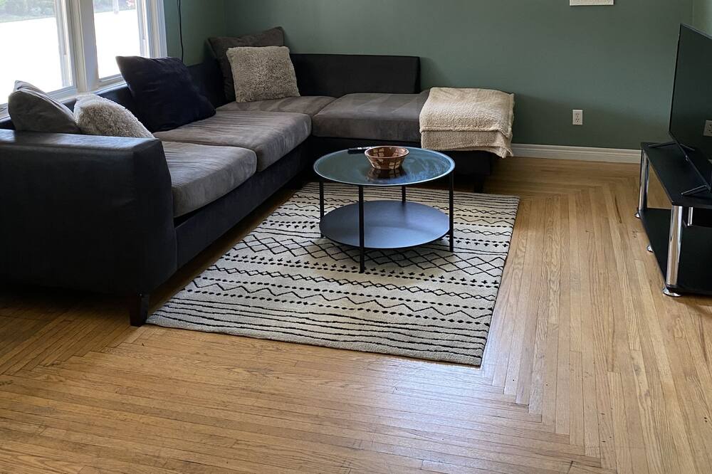 Photo of Livingroom in Point Edward