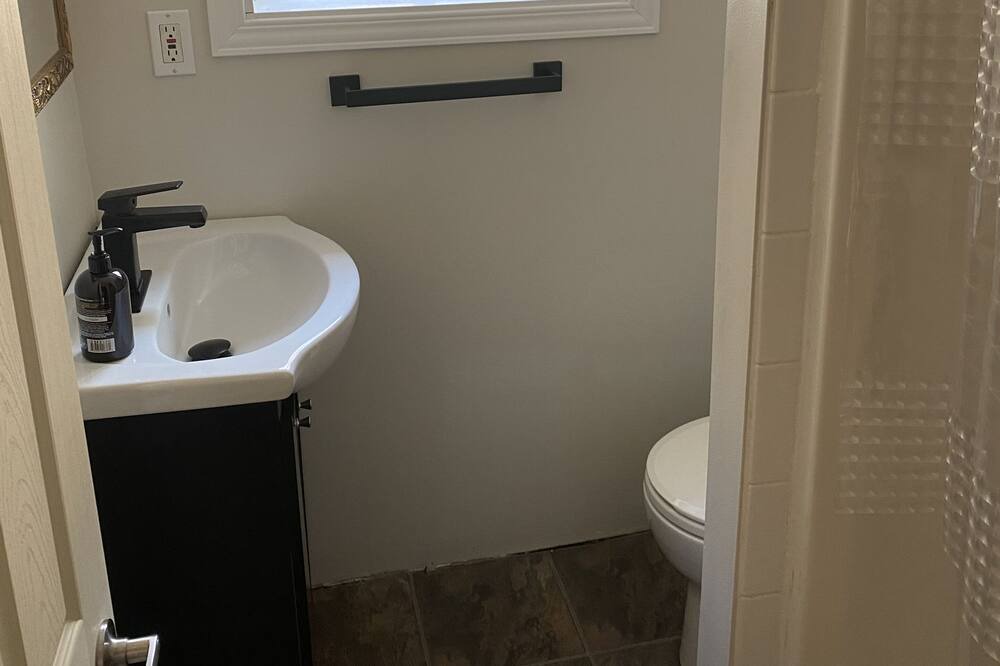 Photo of Bathroom in Point Edward