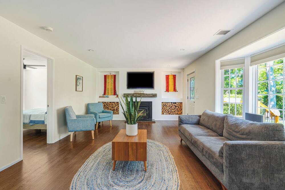 Photo of Livingroom in Shirley