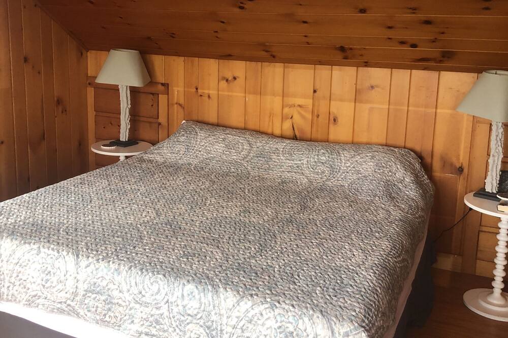 Photo of Bedroom in Surfside