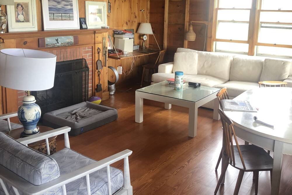 Photo of Livingroom in Surfside