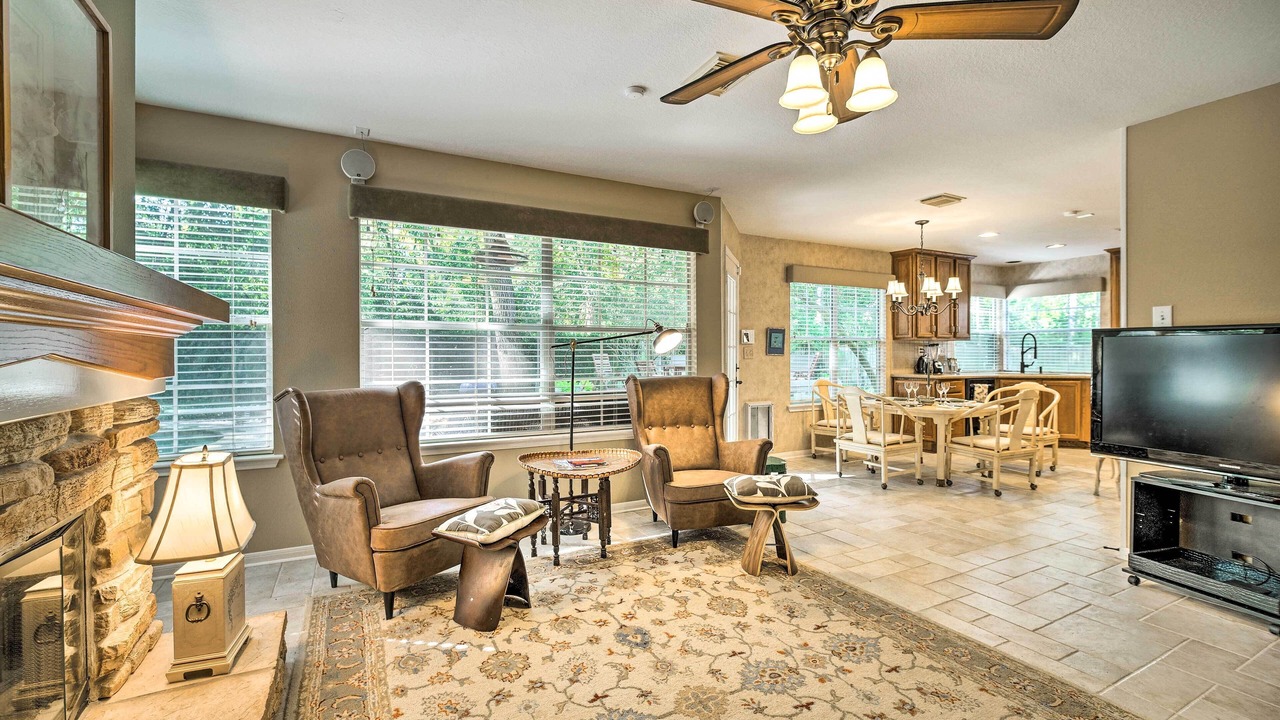 Photo of Livingroom in Alden Bridge