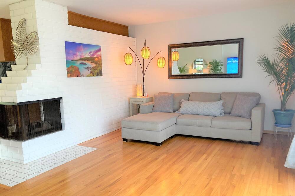 Photo of Livingroom in Los Altos