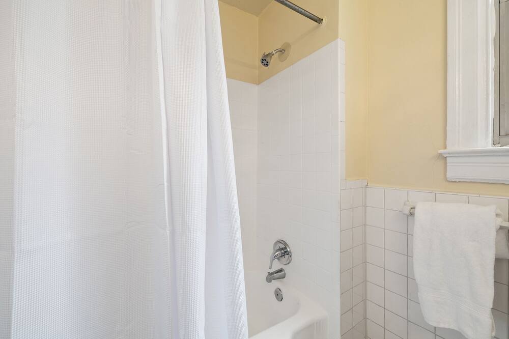 Photo of Bathroom in Embassy Row