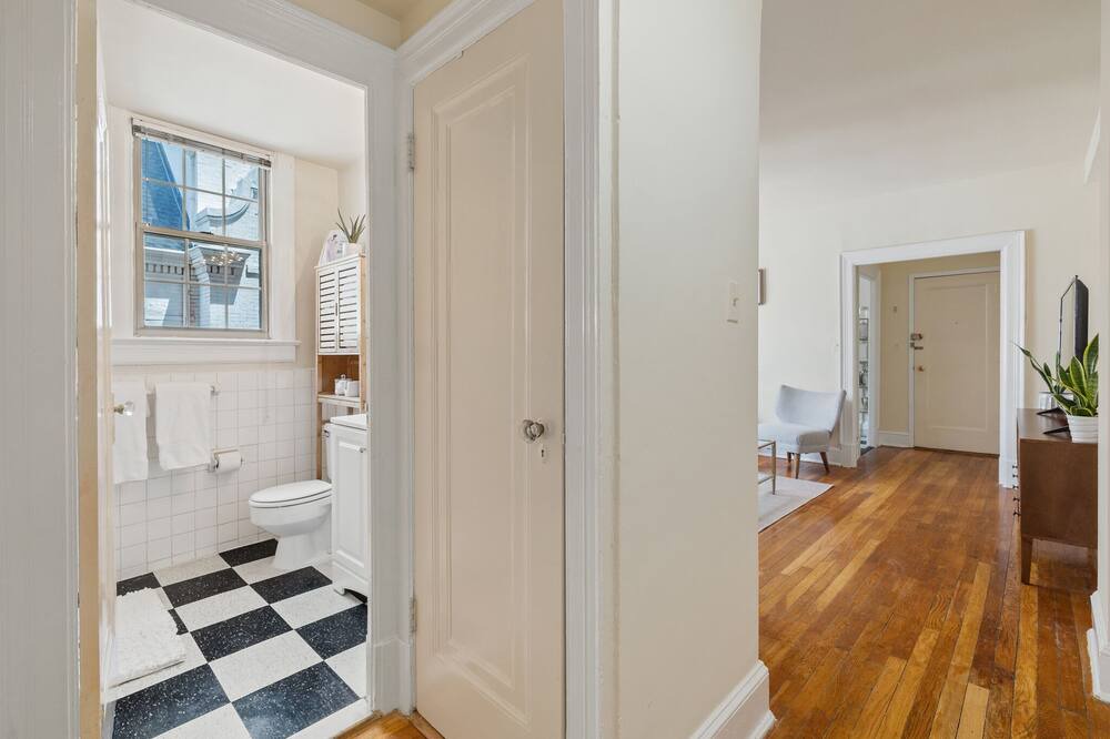 Photo of Bathroom in Embassy Row