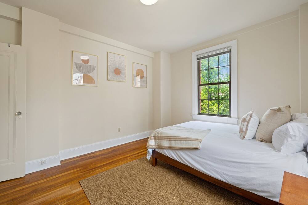 Photo of Bedroom in Embassy Row