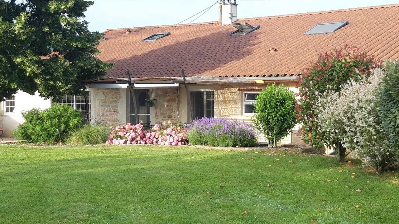 Photo of Outdoor in Salavre