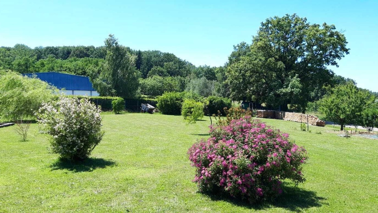 Photo of Outdoor in Salavre