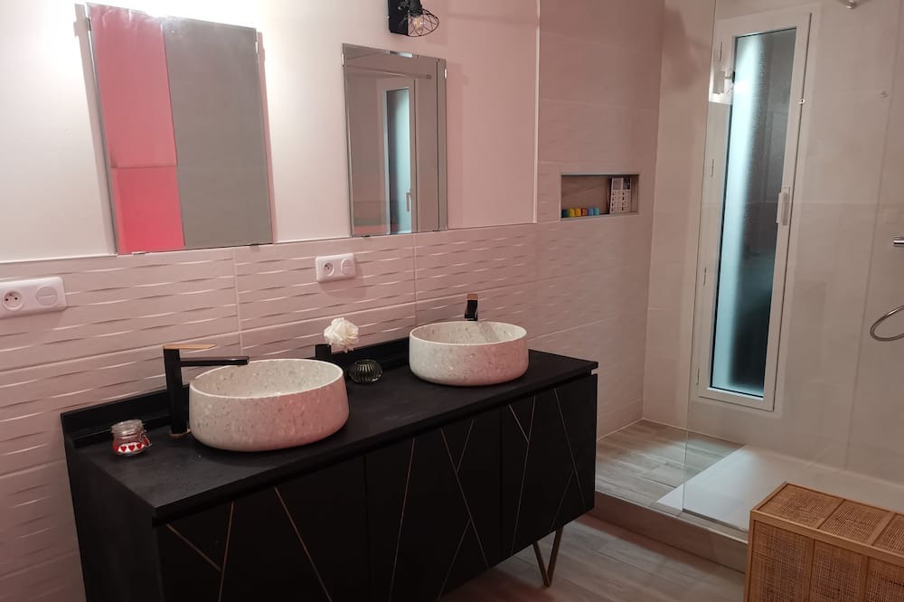 Photo of Bathroom in Lynde