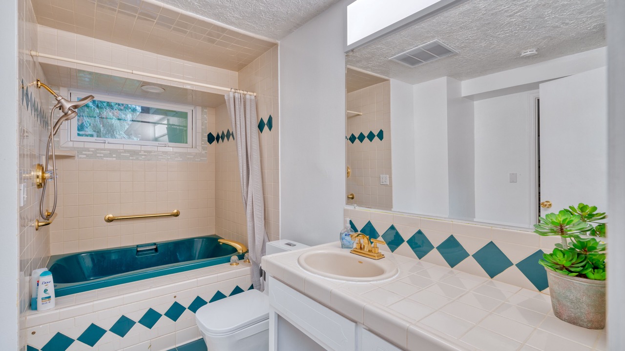 Photo of Others in Zigzag