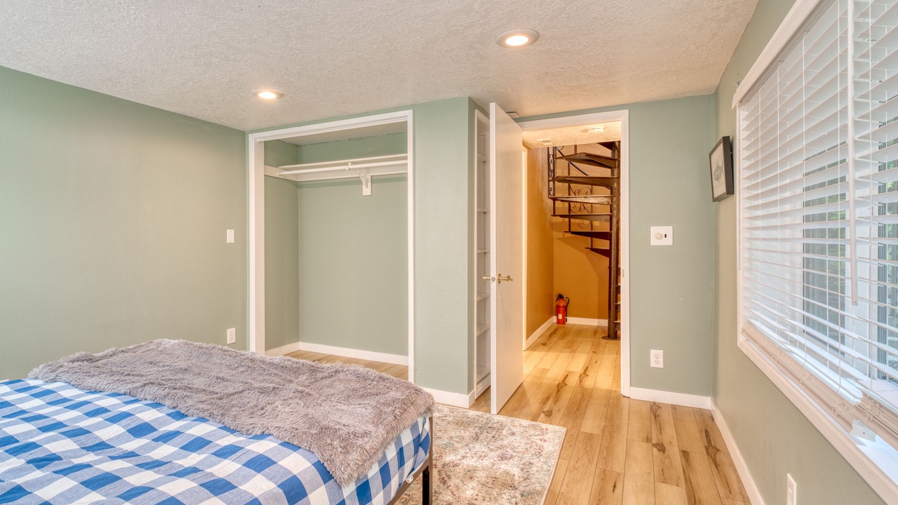 Photo of Others in Zigzag