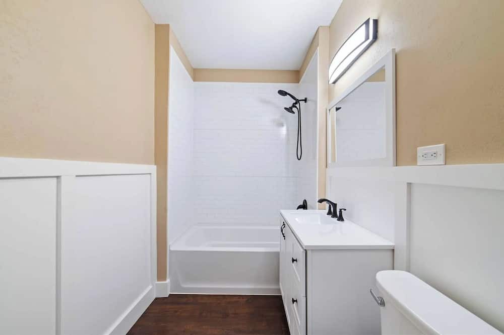 Photo of Bathroom in Brady