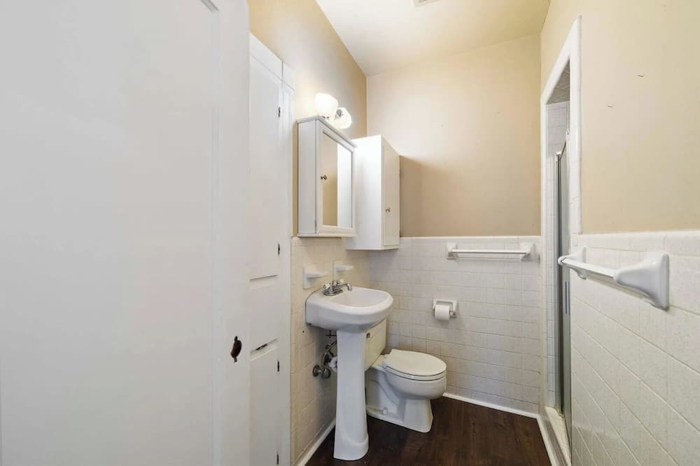 Photo of Bathroom in Brady