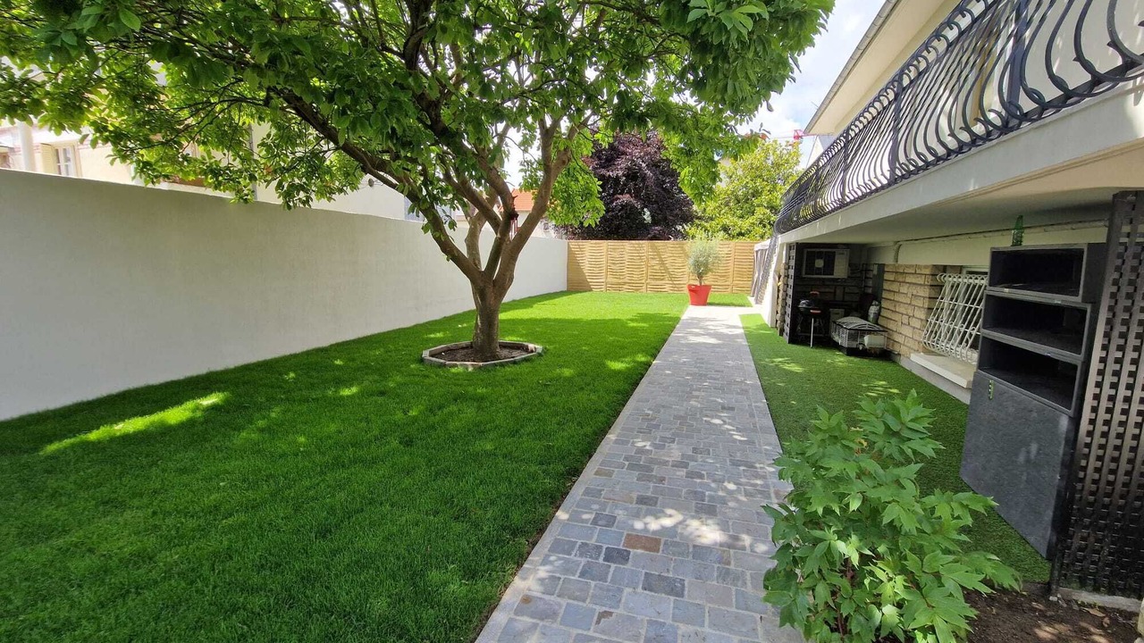 Photo of Outdoor in Clamart