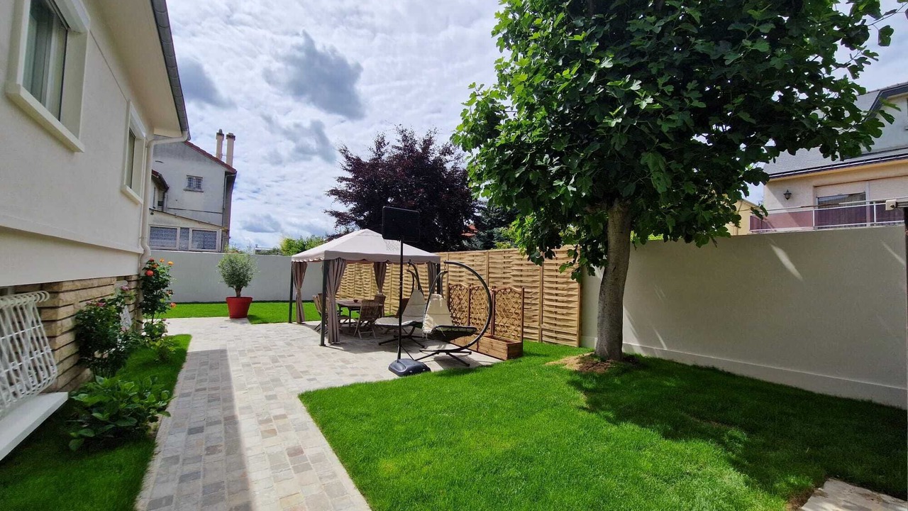 Photo of Outdoor in Clamart