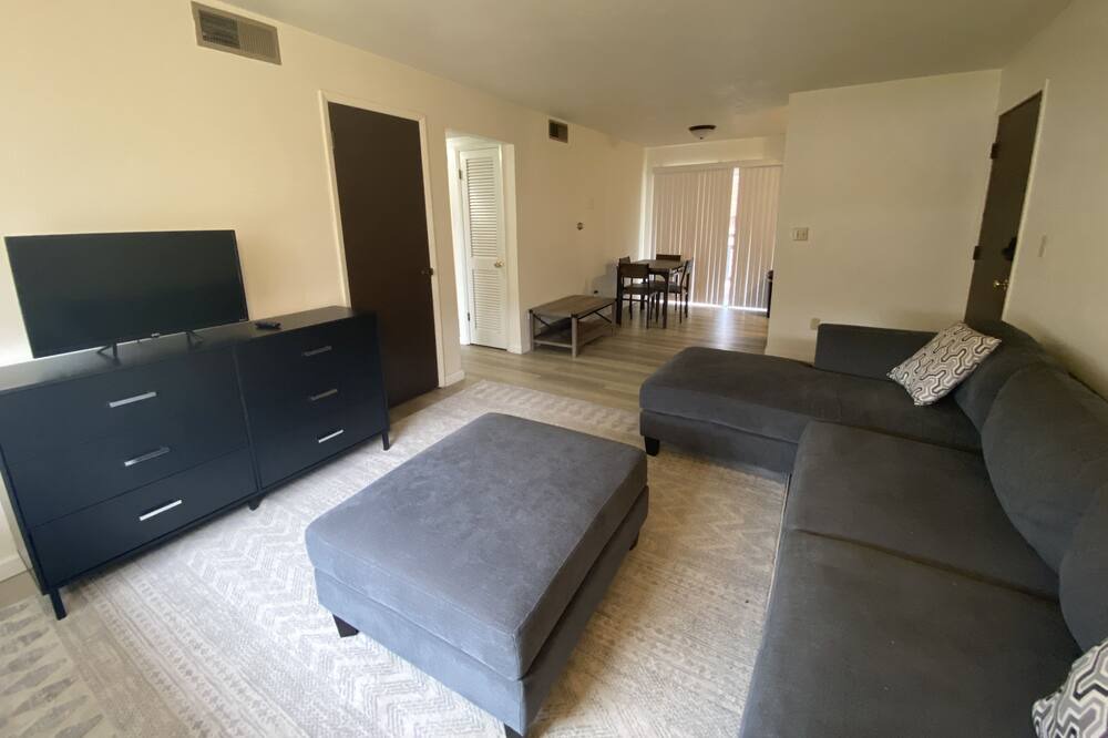 Photo of Livingroom in Iowa City