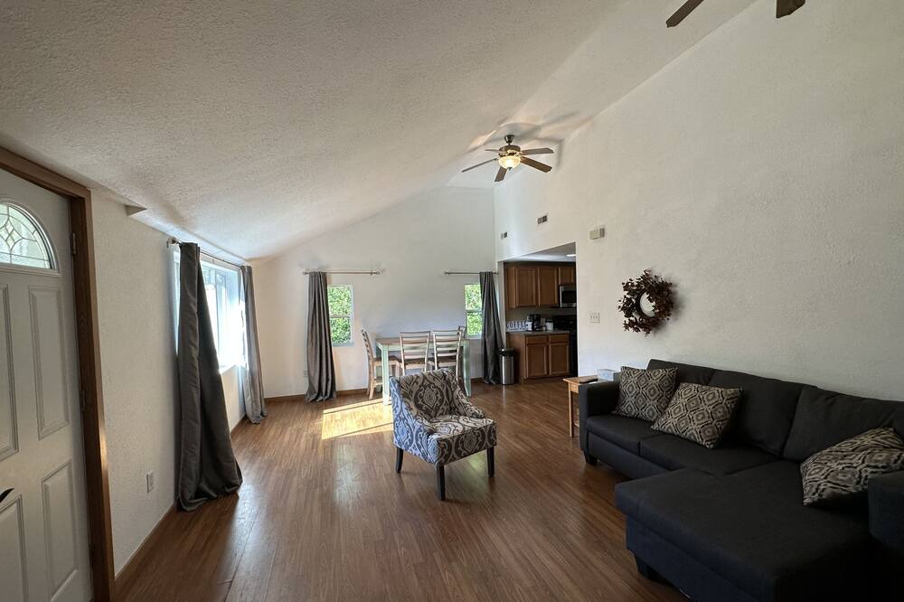 Photo of Livingroom in Wolcottville