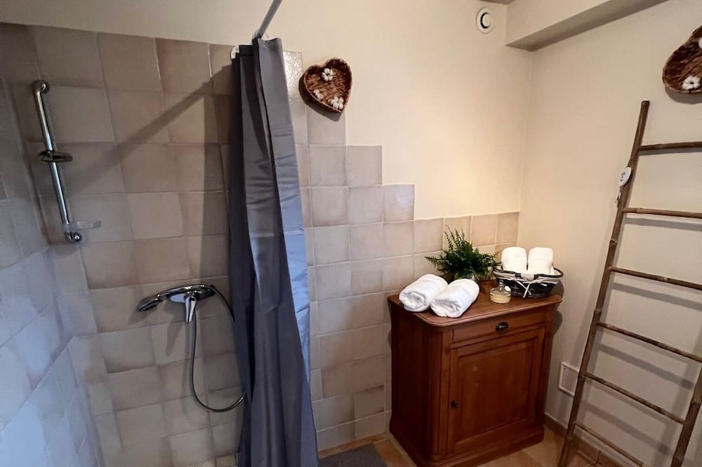 Photo of Bathroom in Allex