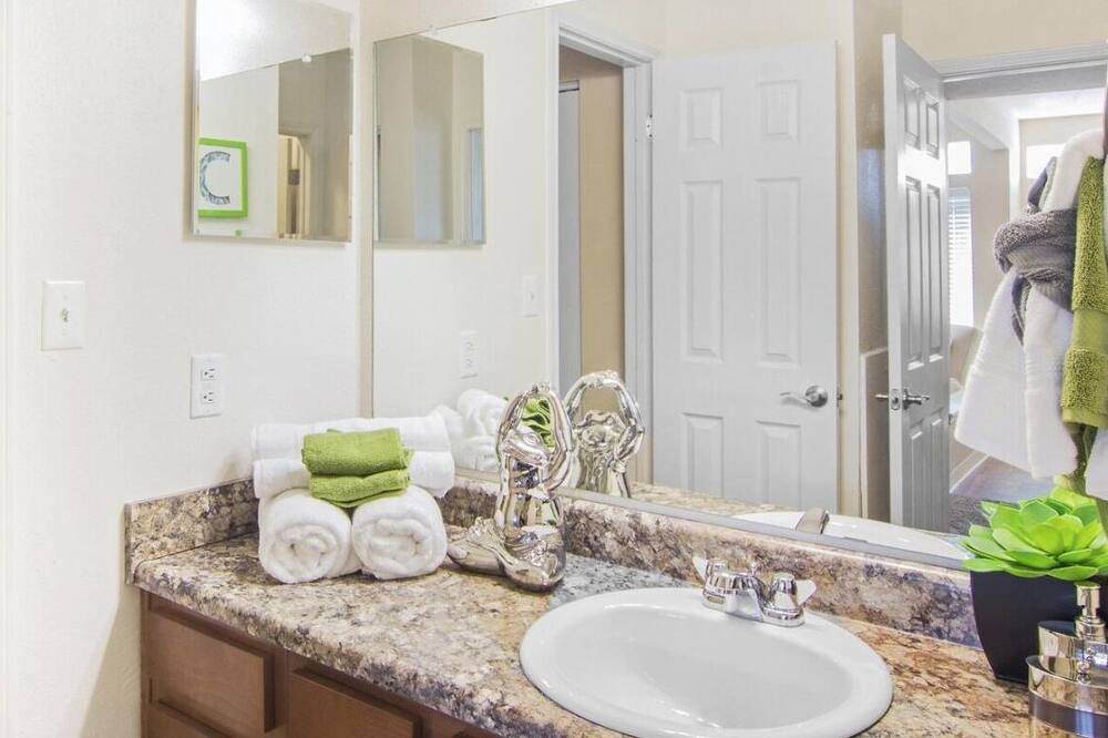 Photo of Bathroom in Woodlawn