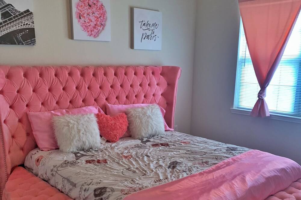 Photo of Bedroom in Fairbanks