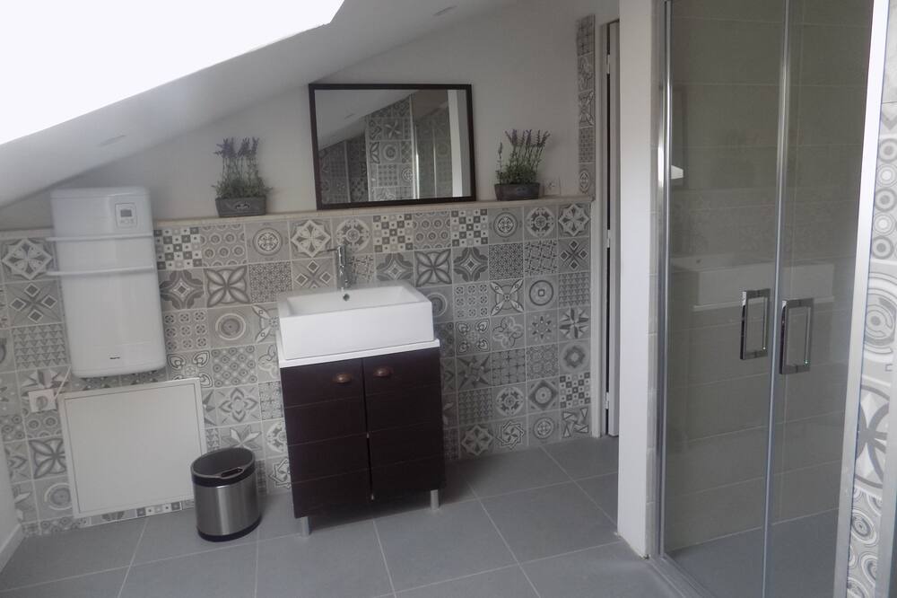 Photo of Bathroom in Saux-et-Pomarede