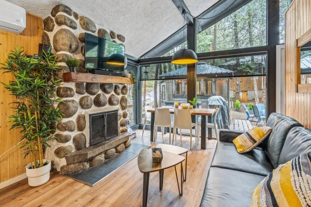 Photo of Livingroom in Sainte-Lucie-des-Laurentides