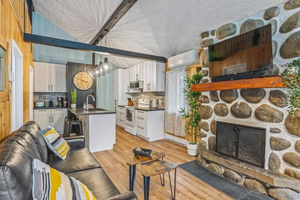 Photo of Livingroom in Sainte-Lucie-des-Laurentides