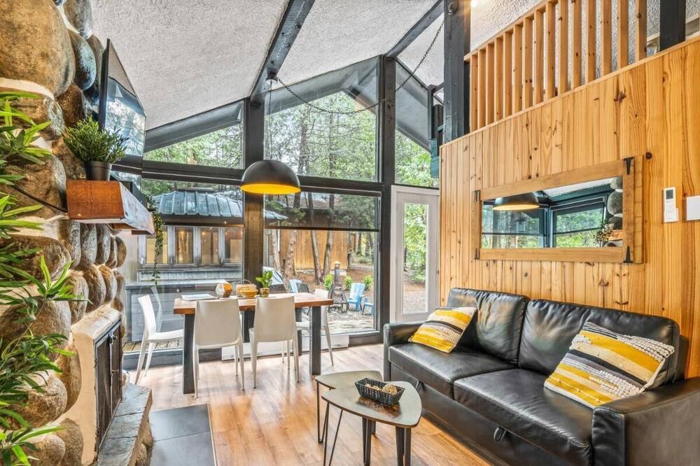 Photo of Livingroom in Sainte-Lucie-des-Laurentides
